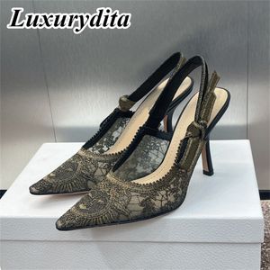 Luxo feminino salto alto sandália renda casual moda 95 mm 65mm 13mm de 13 mm de qualidade bordada sapatos chapados de couro de couro real sola de couro real com caixa com caixa xy518