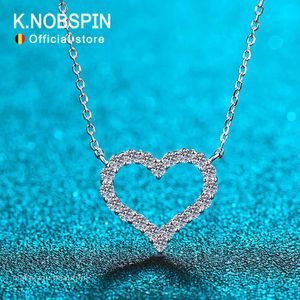 Pendant Necklaces KNOBSPIN D VVS1 Sparking Moissanite Necklace Heart Pendant for Women s925 Sterling Sliver Plated 18k Party Birthday Gift Jewelry Q240525
