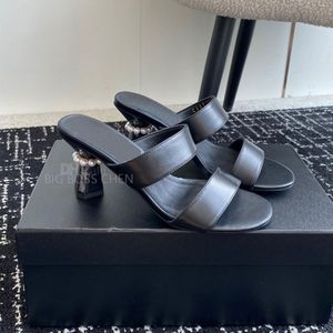 أعلى جودة جودة لؤلؤة هريرة الكعب الصنادل للنساء للأحذية البغل في منتصف الكعب الجلود المصممة Slidesluxury Designer Heels Office Shoes Factory