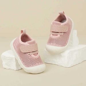 Första Walkers Summer Mesh Breattable Sneakers unisex Kids Hollow Out Lightweight Sandals New Boys Girls Toddler Shoes Non-skid 0-3Y Baby Shoes Q240525