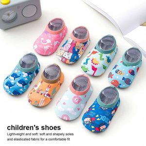 Pierwsze piechurki 1PAIR Baby Non-Slip Floor Socks Cartoon Animal Print Buty Socks for Surf Surf Toddler Boys and Girls First Walkers Śliczne Q240525