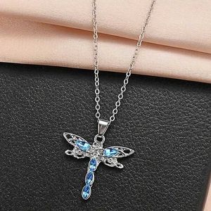 Hänge halsband Huitan Blue Dragonfly Pendant Halsband för kvinnor Creative Design Kvinnlig halsband Dansparty Fancy Birthday Present Fashion Smycken Q240525