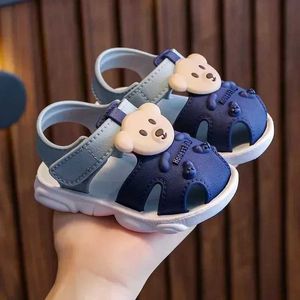 Första vandrare 2024 Summer Baby Boys Girls Sandaler Barn strand Sandaler Tecknad spädbarn Småbarnskor Bekväma mjuka barn Studentskor Q240525