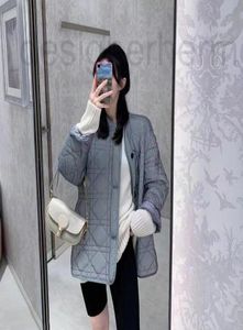 Women039s Down Parkas Tasarımcı Yansıtıcı Kaplama Lingge Yan Dikli Pamuk Ceket 22 Sonbahar ve Kış Yeni Gümüş Gri Vneck E7982208