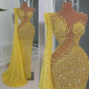 2024 Gold Prom -klänningar för svarta kvinnliga aftonklänningar illusion sjöjungfrun promdress pärlspets en axel sequined spets pärlor andra mottagnings klänningar am1010