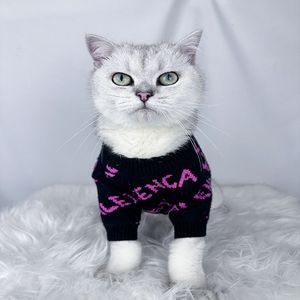 犬の服のペット用品犬の服新しい秋/冬の手紙プルオーバー猫ポメラニアのシュナウザー服