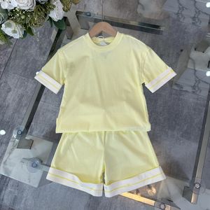 デザイナーチルドレンカジュアル服セット男の子の女の子ショートスリーブTシャツショーツ2PCSサマーキッズスポーツ衣装S1429