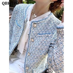エレガントな豪華な青い格子縞のツイードジャケット女性ビンテージラウンドネックパールボタンデザインショートコート韓国ファッションチャッケタ240514