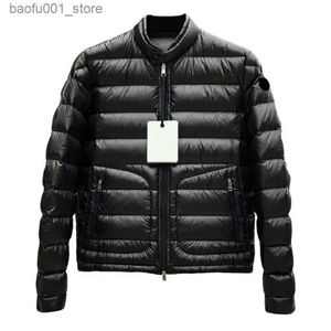 Erkekler Down Parkas Mens Puffer Ceketler Down Ceket Tasarımcısı Kış Hafif Stand Yakası D Cep Sıcak Parkas Lüks İşlemeli Rozet Dış Giyim Katlar Q240527