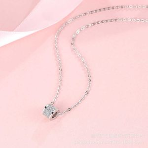 Buu Collece Exquisite и компактное ожерелье Серебряное серебро маленькое для женщин с дизайном роскоши с оригинальным ожерельем iozn