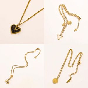 Mixed Womens Design Necklace 18K Gold Plated Stainless Steel Necklaces Choker Chain Letter Pendant Europe America Fashion Wedding Jewelry Wholesale