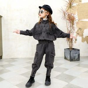 Set di abbigliamento per le ragazze abiti per abiti strumenti di denim set per bambini primavera 2024 in stile coreano casual a due pezzi