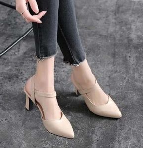 Sandali in pelle solida da donna Fashion Estate 2024 Colore morbido Mid-tacchi con un tappo di punta comodo scarpe con tacco alto 827 809