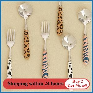 Forks mdzf swwthome aço inoxidável sobremesa colher de arroz de arroz infantil bolo de bolo de cozinha de cozinha zebra leopard vaca padrão