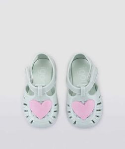 T29J SANDALS Summer Childrens Hollow Head Head Римская девочка Love Jelly Shouse Baby Antipl Beach Retro D240527