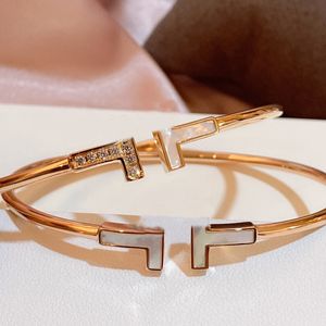 Pulseira de designer de moda de alta qualidade pulseira dupla letra t women women charme 18k bracelete de ouro aberto diamantes casal brithday bithday jóias