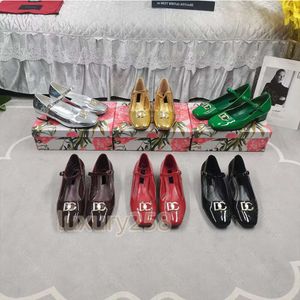 Designer Sandali di tacco alto di lusso Summer Scarpe pianeggiante Sheepskin Lettere versatili Lettere di scarpe da donna con tallone da donna taglia 34-43 con scatola