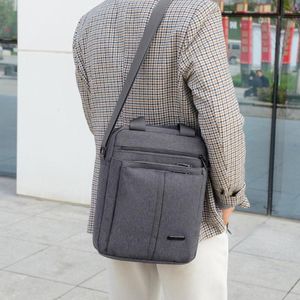 Väskor män 2020 mans totes messenger väska hög kvalitet nylon affärspåsar mode topp hanterade crossbody rese handväskor man 2470