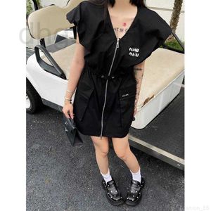 Basic & Casual Dresses Designer zippered V-neck short sleeved dress with women's bubble sleeve design, straight fit workwear, half skirt, casual and versatile IO69 WQ9F