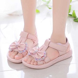 Sandaler Girls Summer New Childrens Foreign Style Princess Shoes Big Soft Sole Flip Fashion D240527