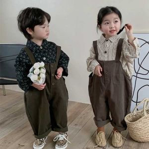 Overaller Rompers Overalls spets hänge jumpsuit för unga flickor som är lämpliga för pojkar i åldern 1 till 8 år koreansk stil ärmlös jumpsuit baby tight piting kostym wx5.26