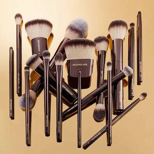Hourglass Makeup Brush Set Soft Bristles metallhandtag Blush Foundation Brush Powder Eyeshadow Blending Beauty Brush Makeup Tools 240524