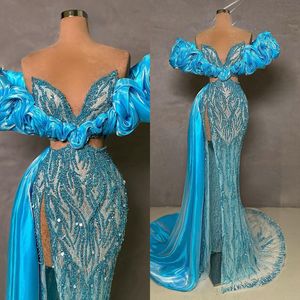 2024 Blue Prom -klänningar för svarta kvinnliga aftonklänningar illusion promdress off axel sexig sida delad pärlspets födelsedagsklänning andra mottagningsklänningar am1011