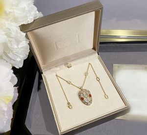 Naszyjniki Kobieta designerska wisiorka dla kobiet luksusowe naszyjniki pełne diamentowy wąż naszyjnik z butikiem butik galwaniczny naszyjnik biżuteria