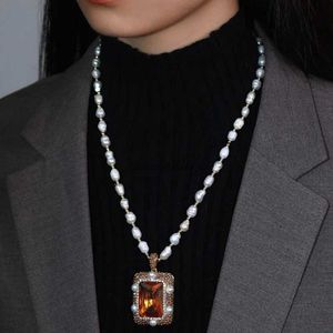 2024New Pearl Necklace Versatile and Minimalist Accessories Classic Diamond Inlay Fashionable High-End Feeling Light Luxury Nisch Sweater Chain Chain