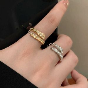 Design Bvlgily ringar för älskare Sparkling Diamond Snake Ring Womens Light Luxury Small Popular Silver Open High Quality