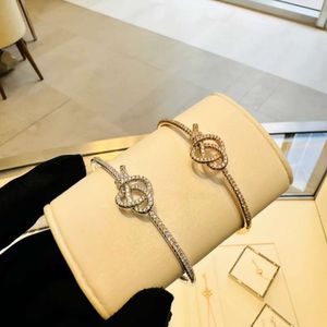 Bracciale designer Tiffanyjewelry Bracciale Tiffanyjewelry Bracciale a corda attorcigliata per donne placcate con braccialetto tiffanyjewelry in oro 18K 836