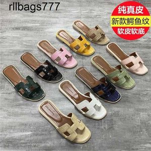 Slipper Oran Fashion Female Summer Wear 2024 Crocodile Mönster Flat Bottomed Travel and Vacation Beach Shoes One Line Leather Sandals