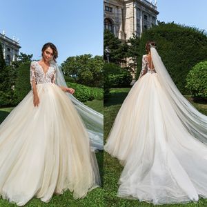 Crystal Design Sheer Jewel Neck Lace Ball Gown Bröllopsklänningar med långa ärmar Champagne plus storlek bröllopsklänning Brudklänningar 301s