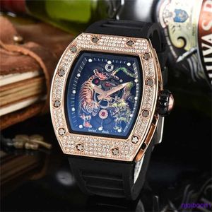 RM Watch Luxury Watch Bucket Shaped Diamond Inlaid Dial Dragon Tiger Quest Men's Exclusive Quartz Dot Watch, high-end och elefantwork qfto