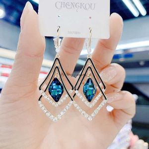 2024新しい韓国の二重層ダイヤモンドクリスタルイヤリングとマイクロセットメッシュレッド気質汎用性と青いブランド