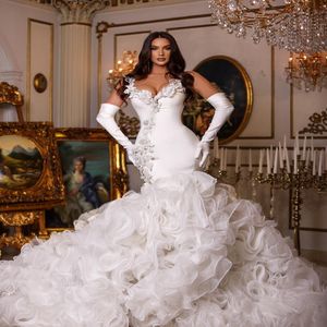 Luxurious Spaghetti Straps Wedding Dresses Sweetheart Bridal Gown Custom Made Lace Appliques Tiered Ruffles Long Train Wedding Gowns 236N