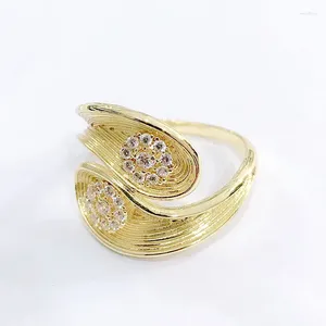 Clusterringe exquisite Goldfarbe Ring Eternity Eherity Eherity Filigree Blattschmuck Jubiläum Geschenk Tägliches Accessoire Frauen Engagement