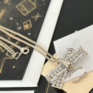 Moda Vogue damska naszyjnik marka list listu wiselant choker łańcuch 18k złota platowane miedziane diamentowe naszyjniki perłowe akcesoria biżuterii ślub