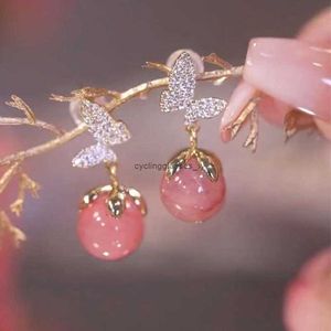 2024 S925 Silbernadel Micro eingelegtes Diamant -Schmetterling Ohrringe Neue trendige und einzigartige Design Light Luxus Cold Style Cat Eye Stone