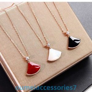 2024 Designer Bulgariism Jewelry Pendant Necklace Skirt 925 Pure Silver 18k Rose Gold White Fritillaria Red Agate Fan Shaped Collar Chain