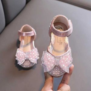 Sandaler Summer Girls Flat Princess Fashion Sequin Bow Diamond Baby Shoes Party Childrens D240527