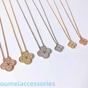 2024 Designer Jewelleryvanl Cleefl Arpelsnecklace Necklaces 925 Pure 18k Rose Gold Lucky Clover Full Womens Mini Small Crowd Collar Chain