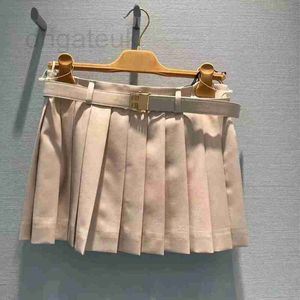 Designer de saias Novo saia curta MIU PLEAT para mulheres no início da primavera 2024, versátil e de ponta de ponta e cintura alta, emagrece