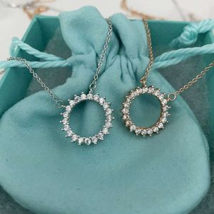 T Family's Pure Sier Simple and Elegant Suower Zircon Necklace for Women's New Trendy Instagram Style Round Collar Chain Pendant