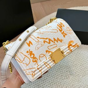 Vintage große Kapazität Designer -Tasche Frauen Jungen Klappenbeutel bemalt Muster Make -up -Beutel Blumen -Tier Graffiti -Drucken -Umhängetaschen Gold Hardw ioed