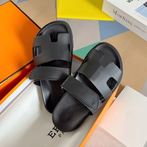 Designer Bästa kvalitetsreglage Luxury Chypre Andals Outwear Leisure Vacation Beach Flat Bottom Slipper äkta läder tofflor för fester Kvinnor Män storlek 35-44