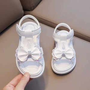 S61A Sandals Girl Childrens Summer Sweet Rhinestone Party Princess Beach Shoes Cute Bottom Bottom Soft Flat D240527