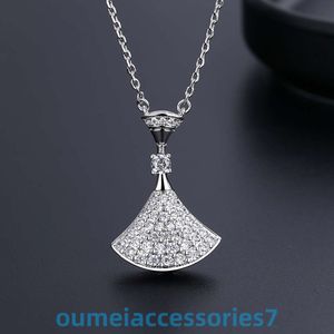 2024 Designer Bulgariism Jewelry Pendant Necklace Diamond Skirt Womens Fan 925 Silver Rose Gold Full Sky Star White Fritillaria Clavicle Chain