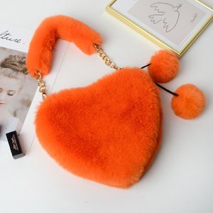 Nowe kobiety Winter Faux Fur torebka Lady Serce Kształt Pluszowe torebki Kobieta Torebka telefon