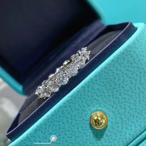 Ins Sparkling Wedding Rings Luxury Jewelry 925 Sterling Silver Round Cut White Moissanite CZ Diamond Gemstones Party Women Engagement Band Ring Gift